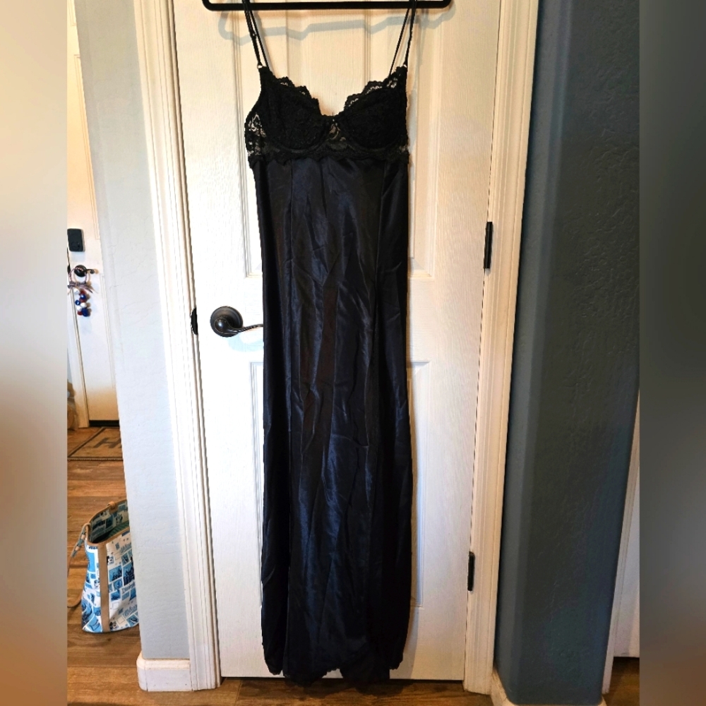 NWT Black Nightgown Large